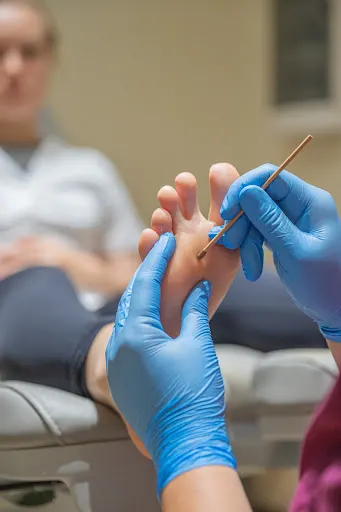 Poradnia Podologiczno - Chirurgiczna | Gdyński Instytut Podologiczny | Leczenie wrastających paznokci | Leczenie ran